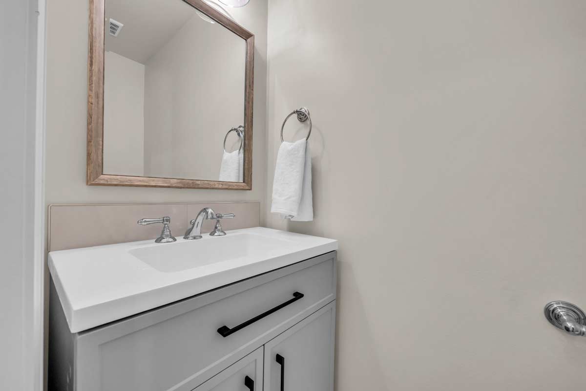 Bathroom Sink & mirror