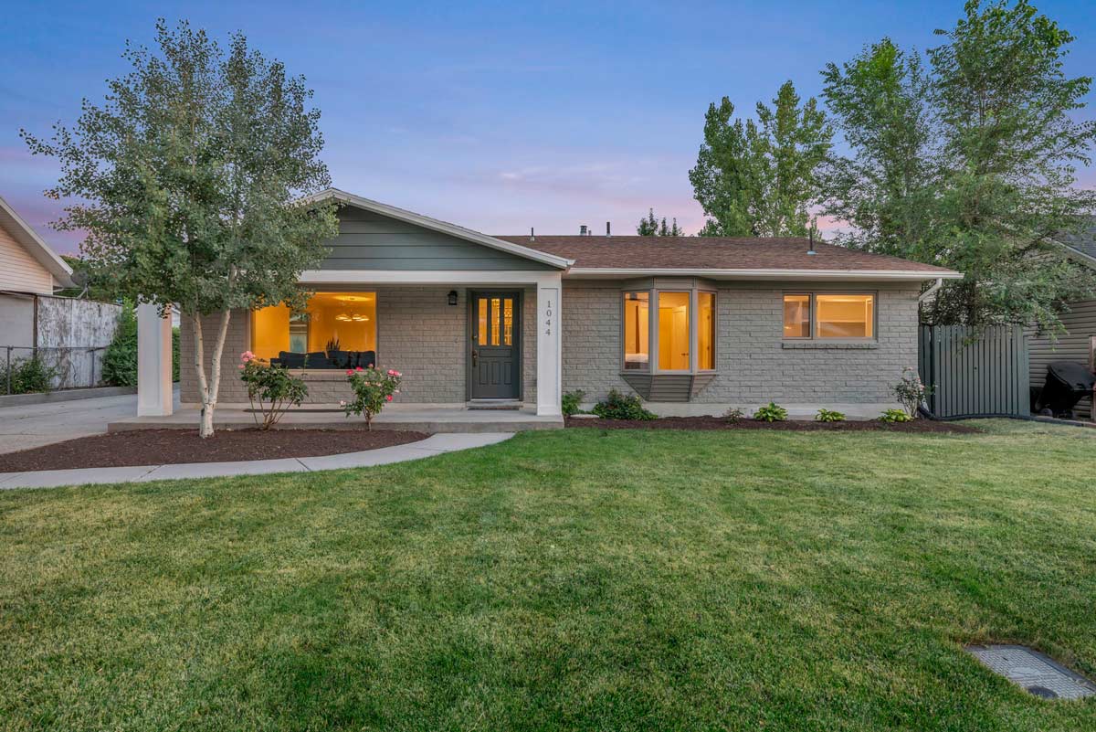 Front View of the 1044 E 5600 S Murray, UT