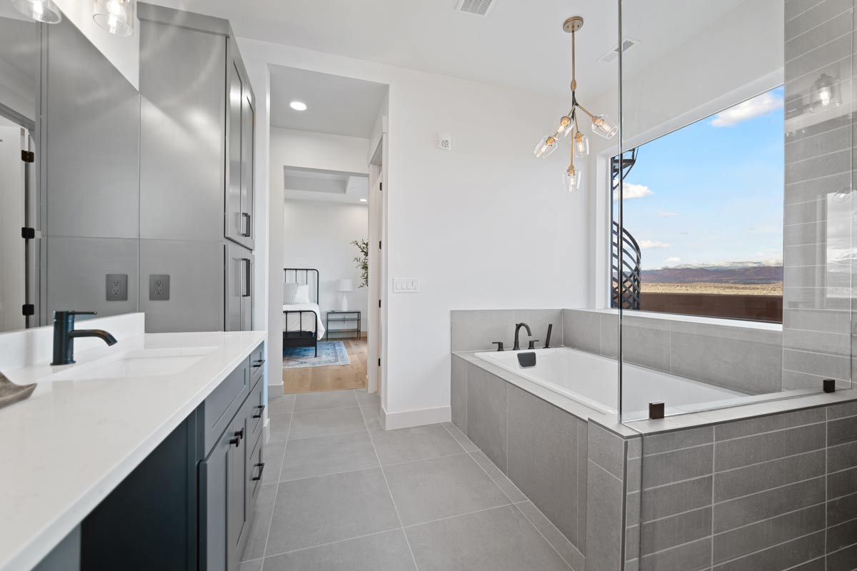 Hurricane UT New Construction Bathroom with Bathtub