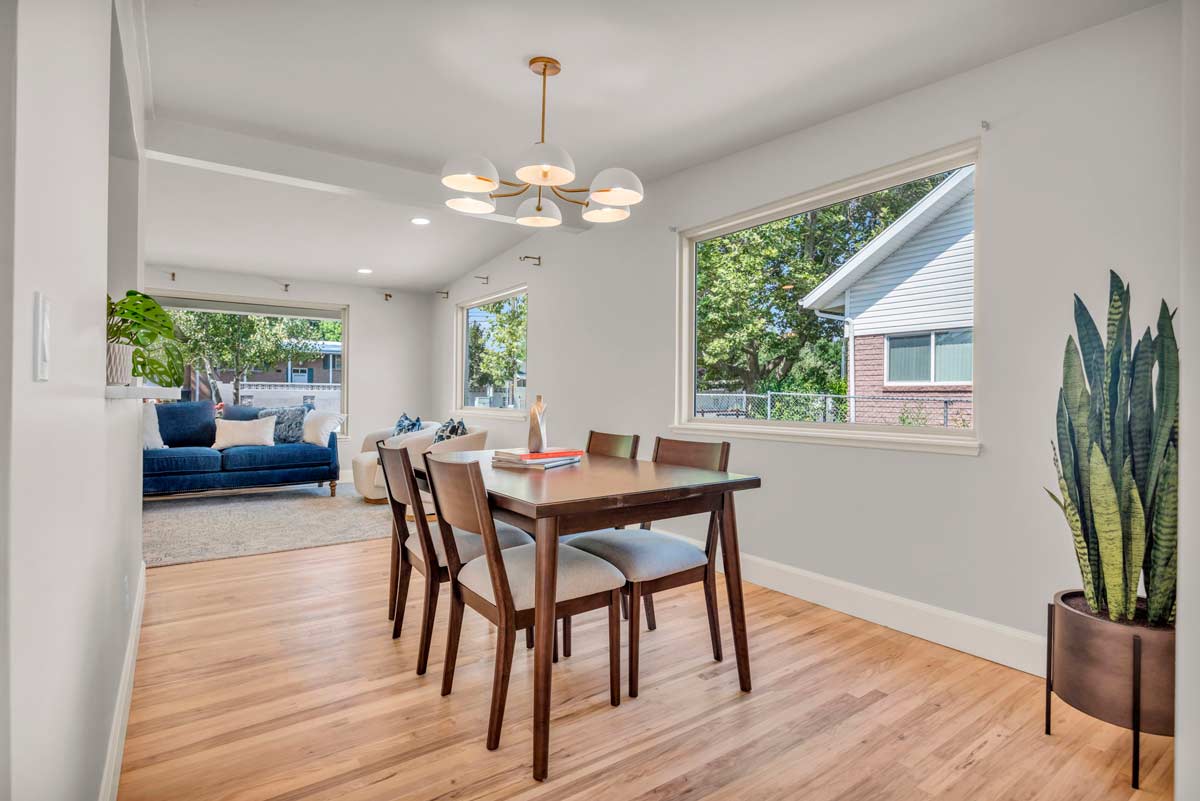 7-1044-e-5600-s A dining room featuring a table surrounded by chairs, creating an inviting space for meals and gatherings.
